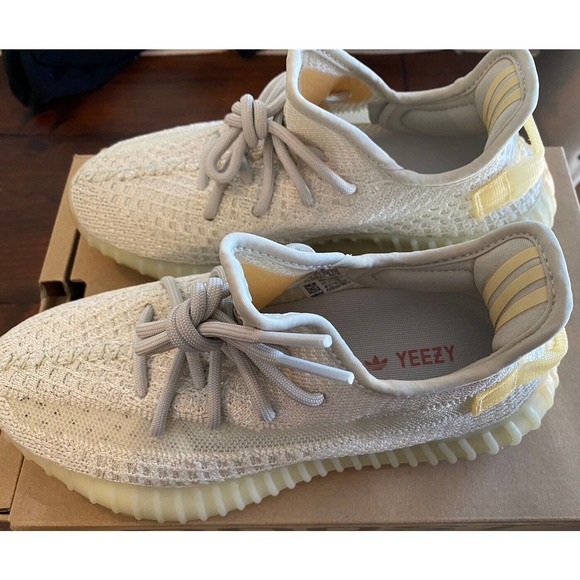 New Adidas Mens 5 Womens 7 Yeezy Boost 350 V2 GY3438 Light-Light Sneakers Shoes - Picture 5 of 8